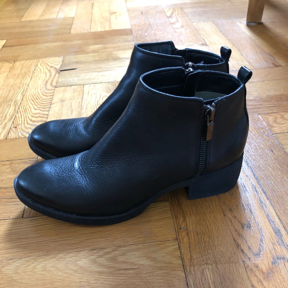 Size 8 brand new Kenneth Cole ankle boots